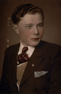 Kolorované foto ze studentských dob v měšťanské škole v Nýřanech