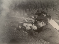 Jednotka povstalcov v boji