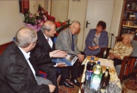 Oslava 100. narodenín Anny Pasternákovej (Antonova mama).