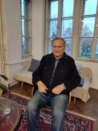 Portrét pamätníka zhotovený počas natáčania rozhovoru. 