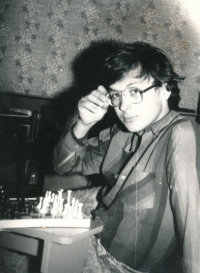 Денис за шахматной партией, Москва, 1985 год